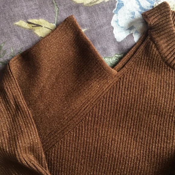 🍻Cover story cold shoulder Shimmer Sweater Large 🍻 - Picture 9 of 15